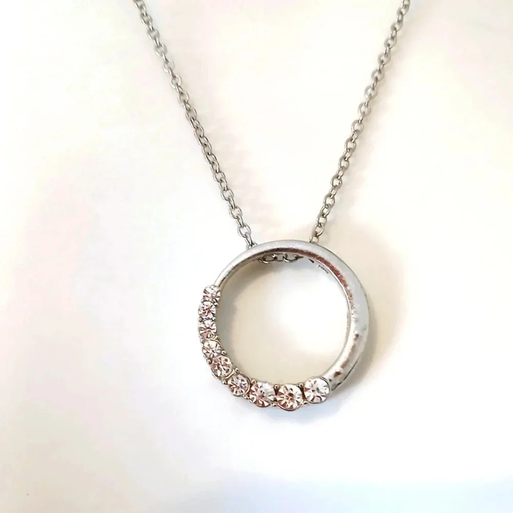 💚5/$25 Silver Toned Cubic Zirconia Circle Pendant Necklace